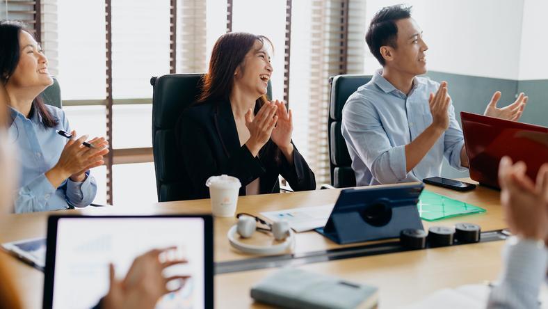 升总监不是靠熬资历,是靠这三张底牌